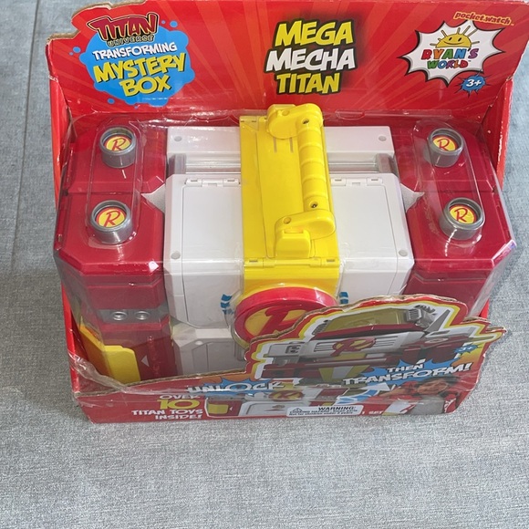 Ryan's World Mega Mecha Titan Robot - Picture 4 of 6